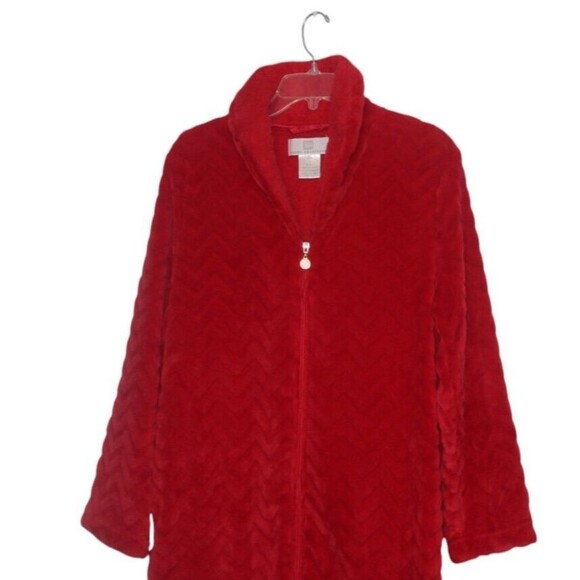 Karen Neuburger Robe Plush Fleece Red Chevron Full Zip Size L NWT - Picture 3 of 5